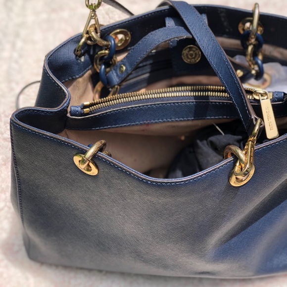 Micheal Kors handbag ! Authentic!!!!!!!!! - Picture 5 of 7